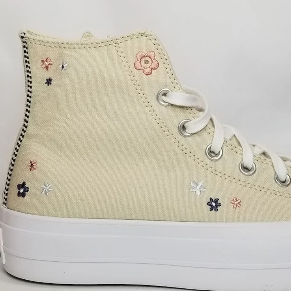 Converse Women's CTAS Lift Platform Petite Petals Hi Tops Size 8.5 A14265C NWT - Picture 4 of 9